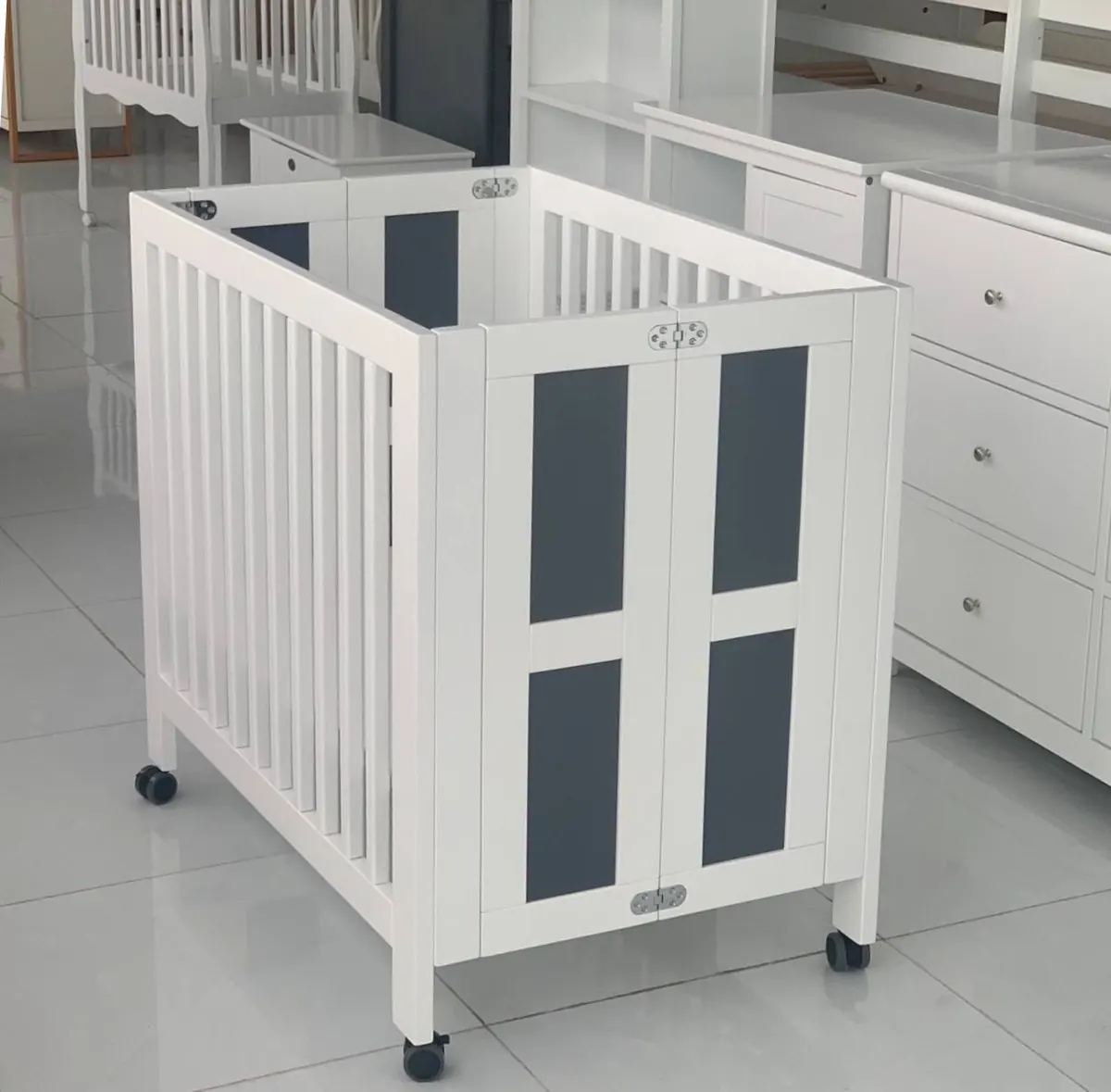 Cũi gỗ gấp gọn có bánh xe – ảnh 2
