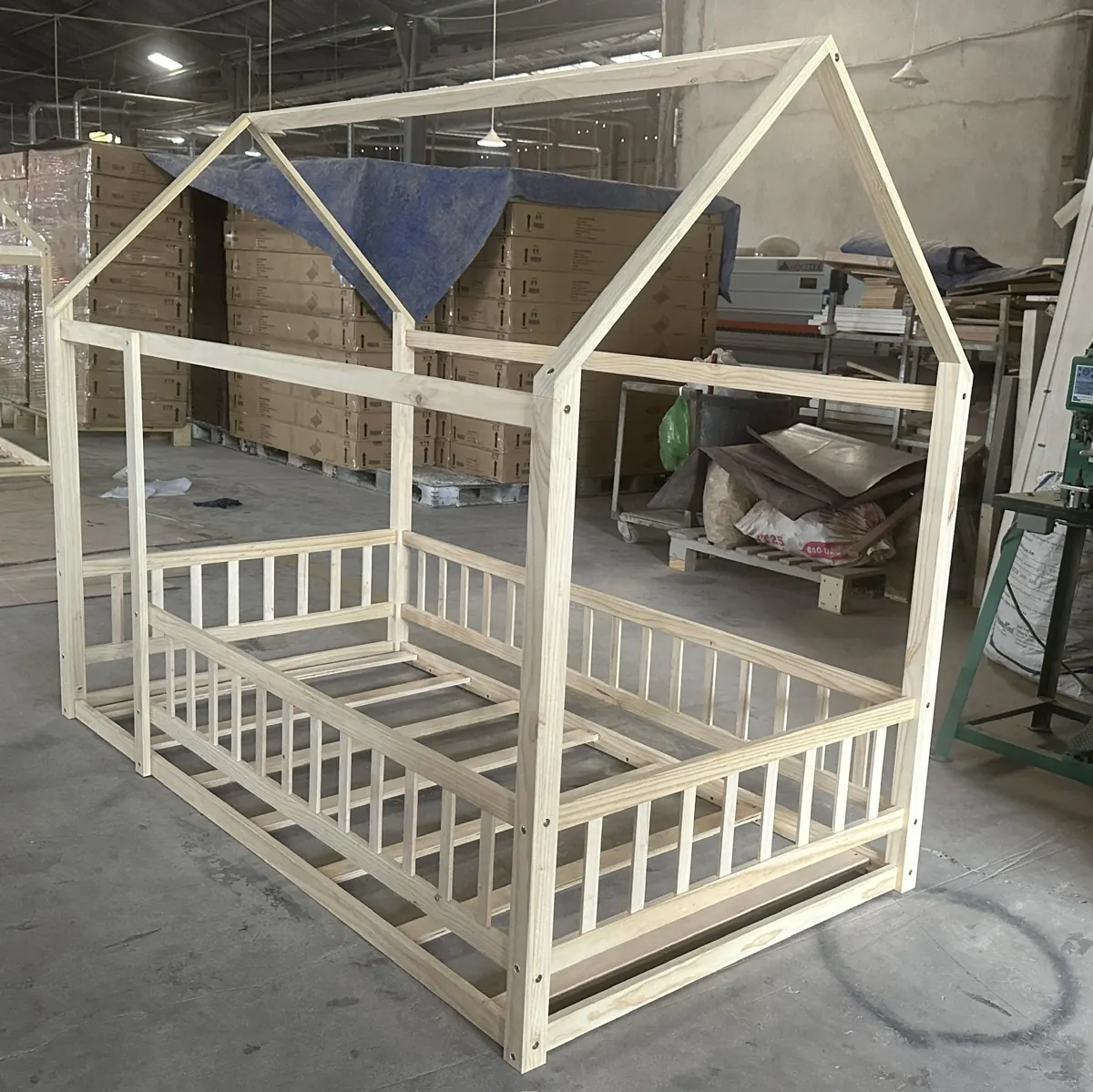 Giường kiểu nhà có lan can – ảnh 3