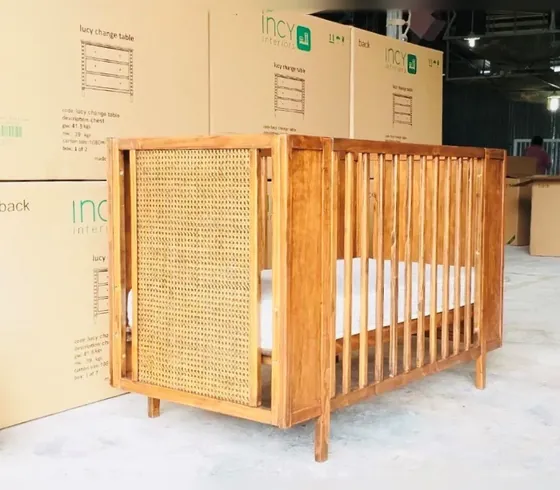 Cũi em bé gỗ tự nhiên có tấm mây và bộ chuyển giường bé tập đi - Cũi & nôi do Nội thất Tân Phước (Việt Nam) sản xuất