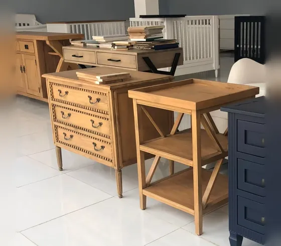 Tủ đầu giường mộc mạc và bàn phụ chân chữ X - Tủ đầu giường do Nội thất Tân Phước (Việt Nam) sản xuất