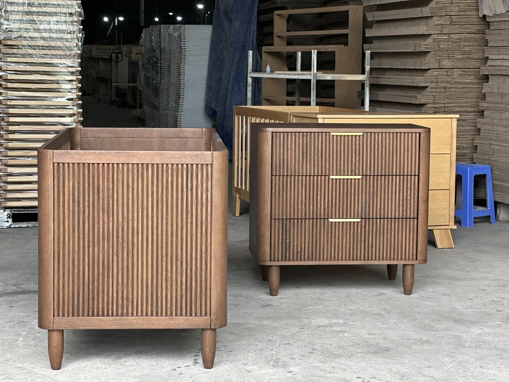 Bộ cũi và tủ 3 ngăn màu óc chó, mặt gân sọc - góc 3