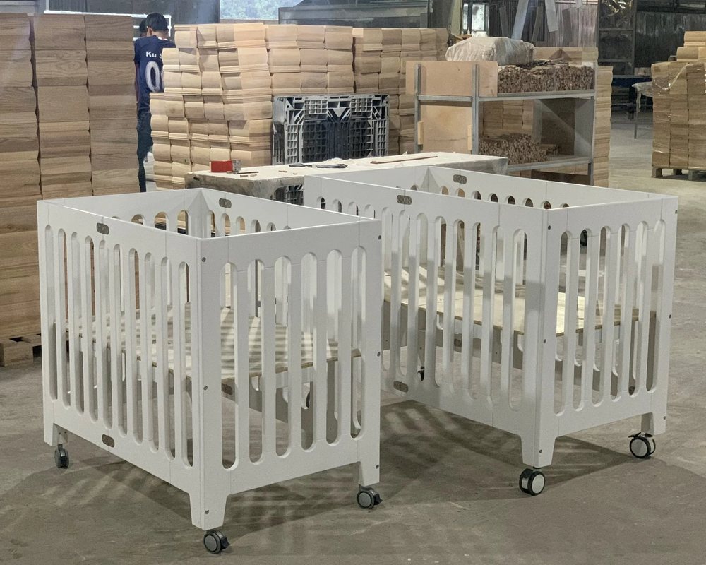 Cũi em bé trắng 124 có bánh xe và bộ chuyển giường bé tập đi - Cũi & nôi, tháo rời (KD), Nội thất Tân Phước Việt Nam