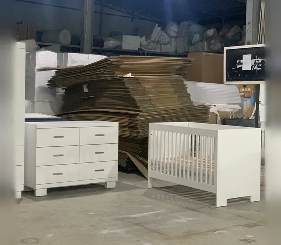 Bộ cũi trắng và tủ 6 ngăn kéo - Bàn thay tã & bộ phòng em bé do Nội thất Tân Phước (Việt Nam) sản xuất